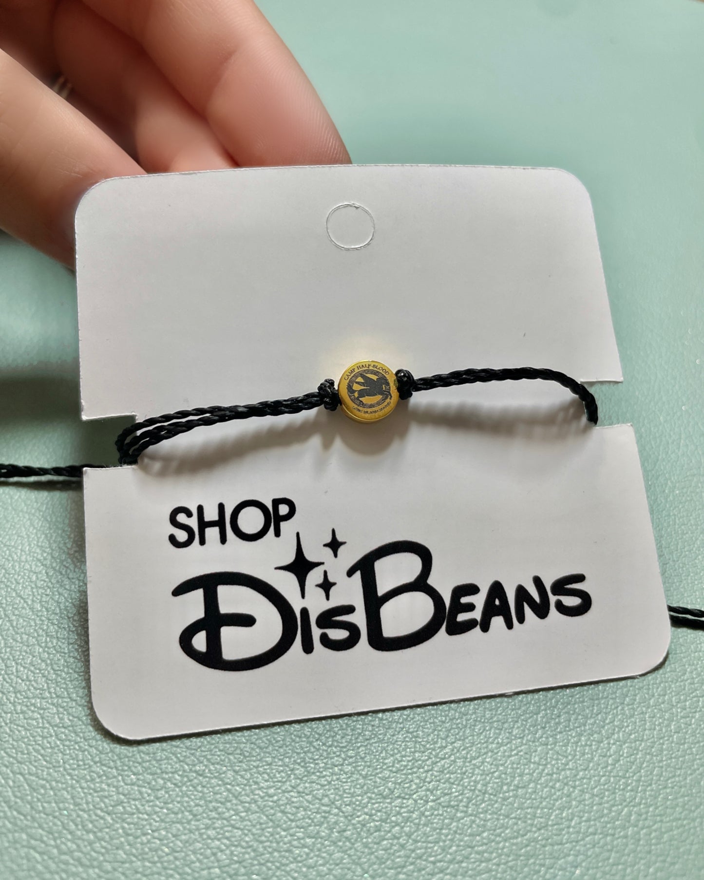 Pulsera de hilo de campamento mestizo - Pulsera de hilo de tirar AJUSTABLE en NEGRO con dije CHB de ORO personalizado