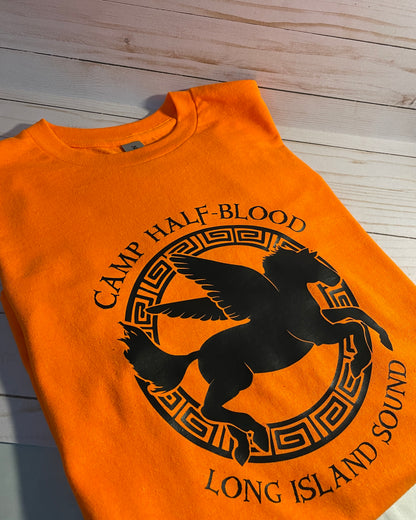 Campamento mestizo - Diseño estándar de Pegasus - Camiseta de ajuste clásico UNISEX Naranja PJO Percy Jackson Annabeth Chase Mangas cortas